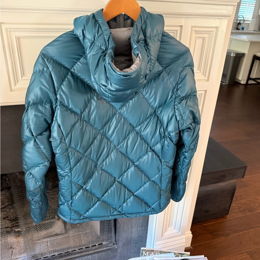 Montbell Green Puffer Jacket- GREAT condition - Picture 2 of 6